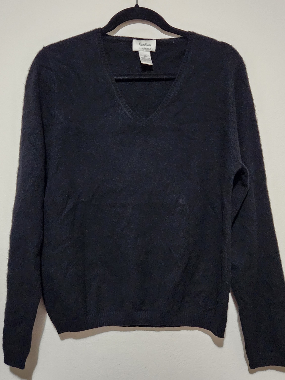 Neiman Marcus Cashmere Black V-Neck Quiet Luxury Minimalist Essential Sweater XL